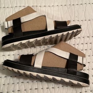 Sorel Out n’ About Leather Sandals